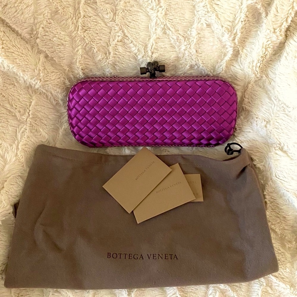 Bottega Veneta stretch clutch in magenta